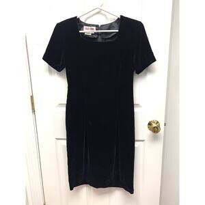 Maggy London Black Velvet Vintage Cocktail Dress, Below Knee, Sheath, Size 4